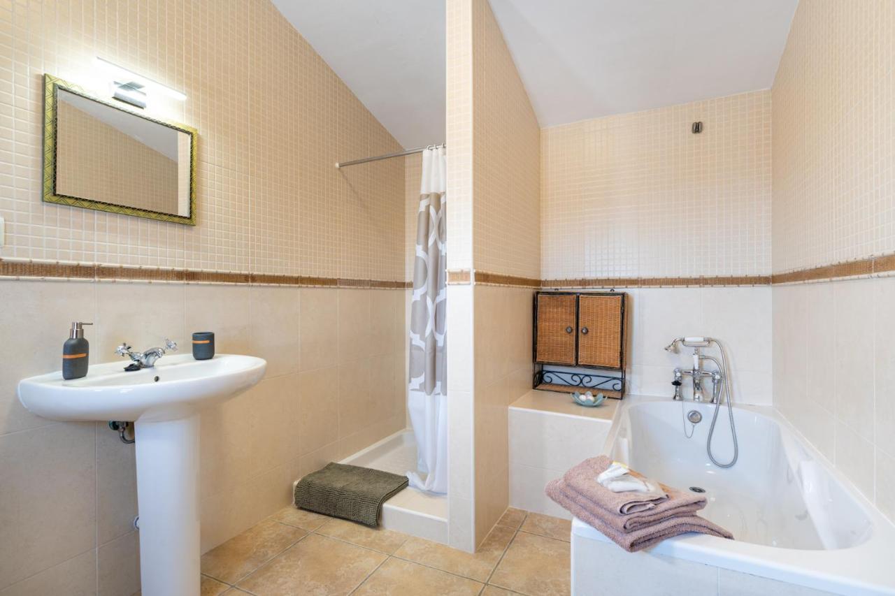 Hacienda La Buena Vida B&B En Appartementen Algarinejo 외부 사진
